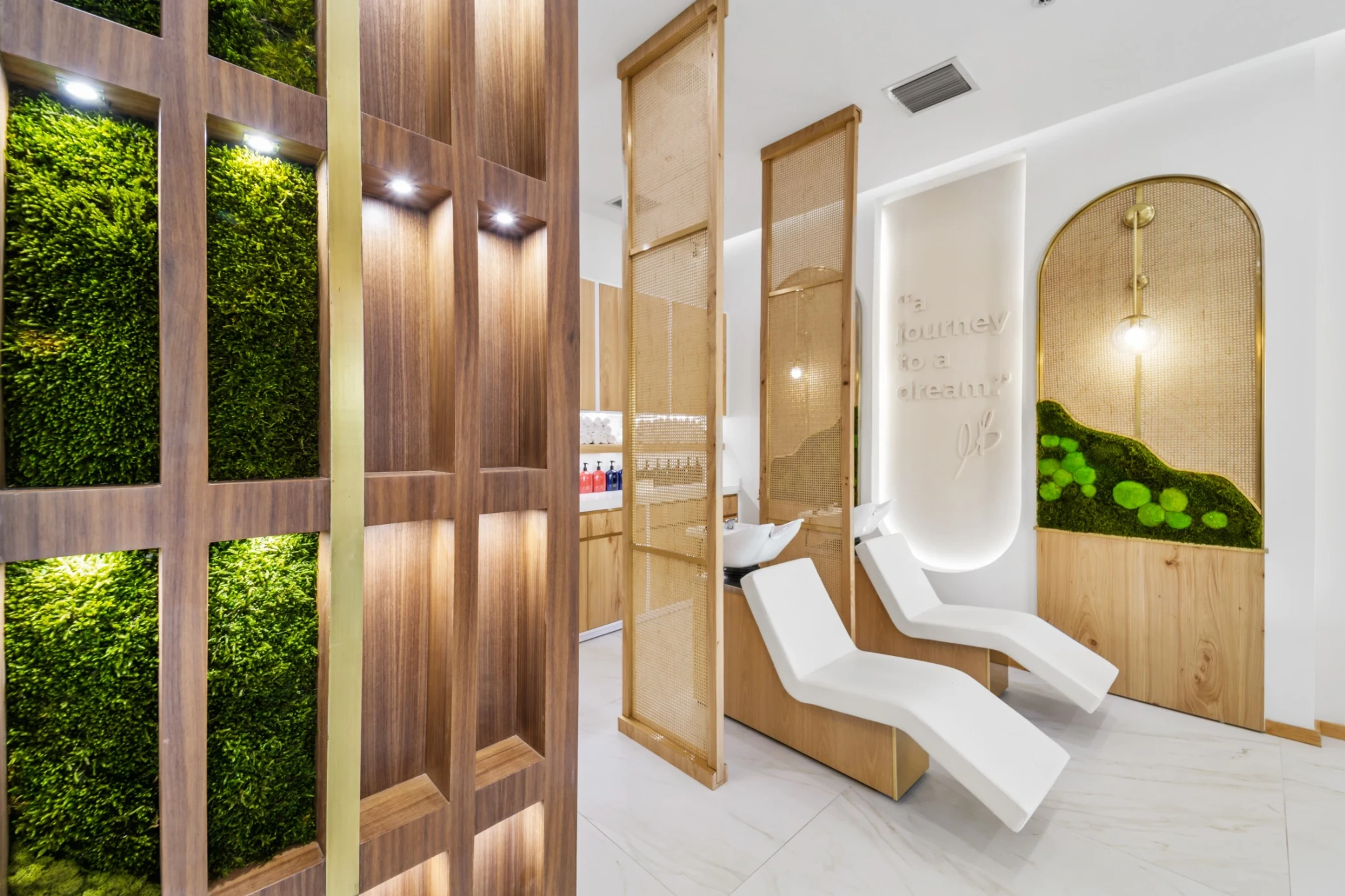 Rové’s quiet wash area, with reclining chairs, warm oak and moss details